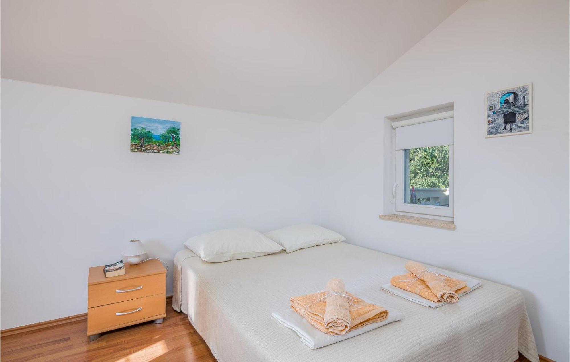 Cozy Apartment In Malinska Dubasnica With Wifi ภายนอก รูปภาพ