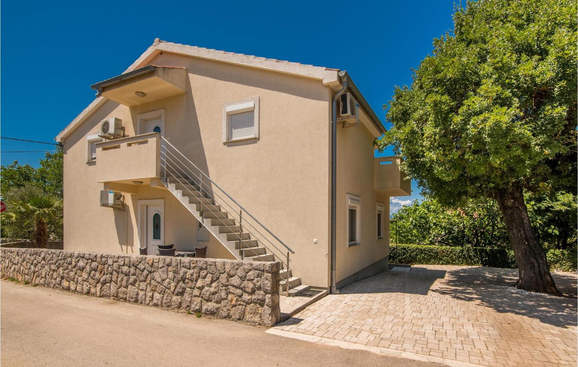 Cozy Apartment In Malinska Dubasnica With Wifi ภายนอก รูปภาพ