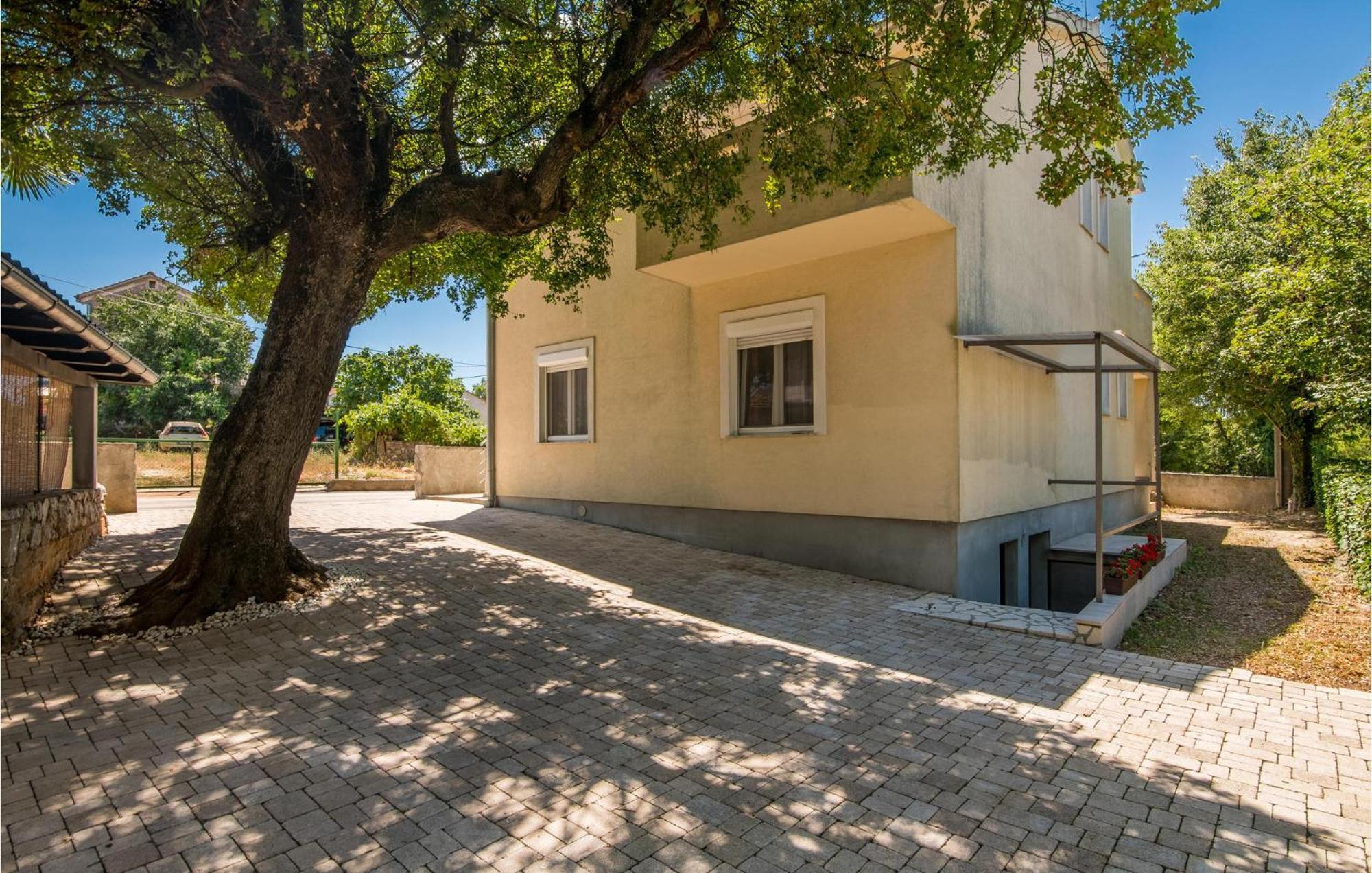 Cozy Apartment In Malinska Dubasnica With Wifi ภายนอก รูปภาพ