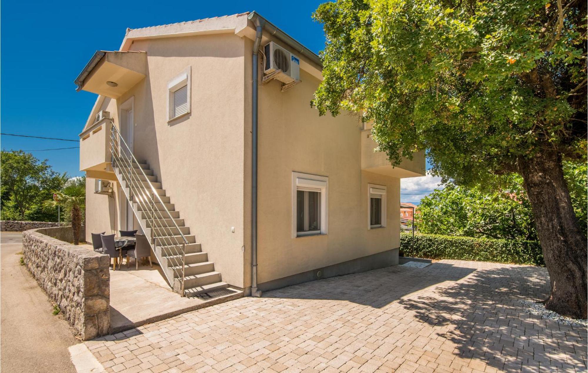 Cozy Apartment In Malinska Dubasnica With Wifi ภายนอก รูปภาพ