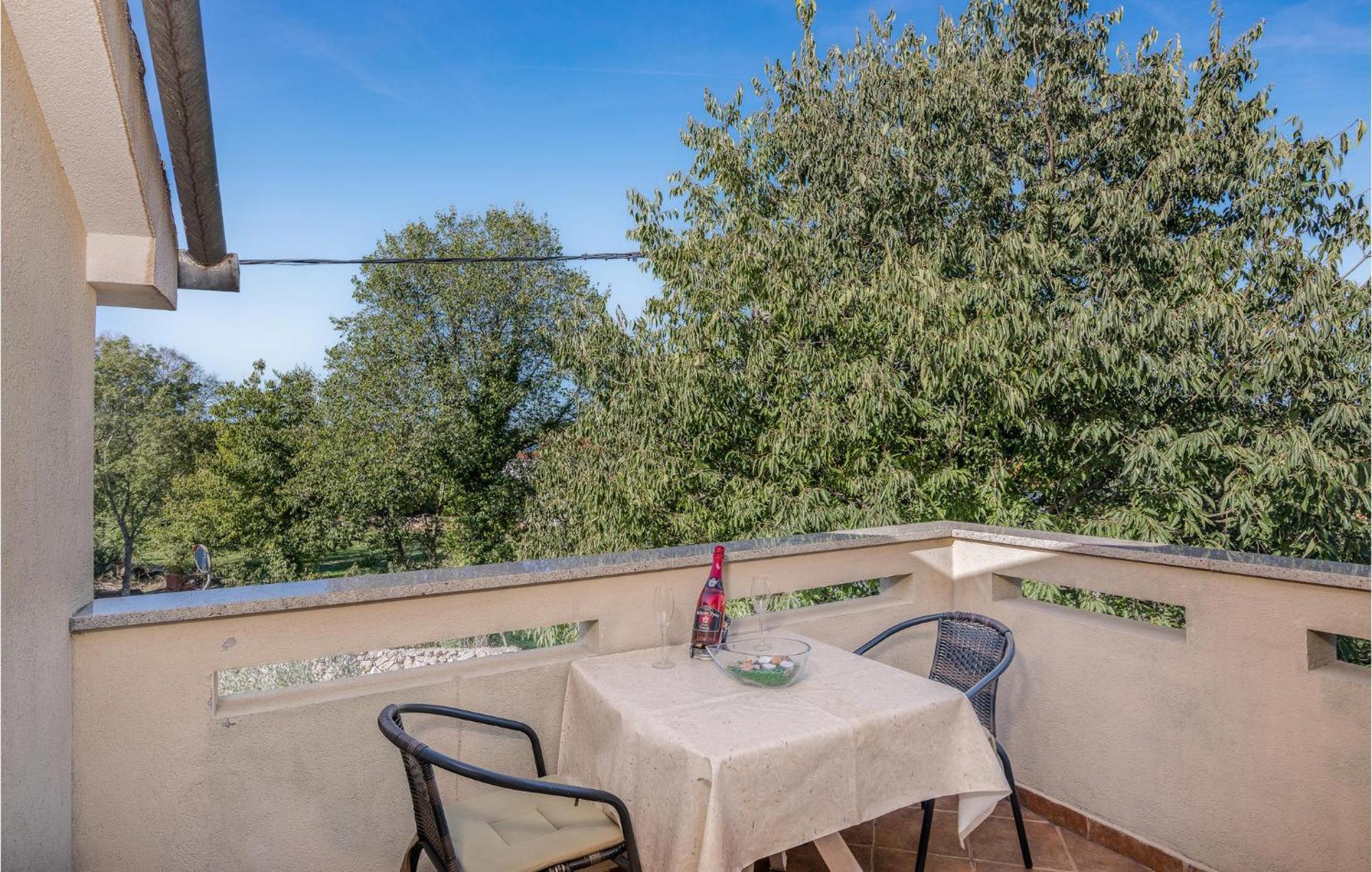 Cozy Apartment In Malinska Dubasnica With Wifi ภายนอก รูปภาพ